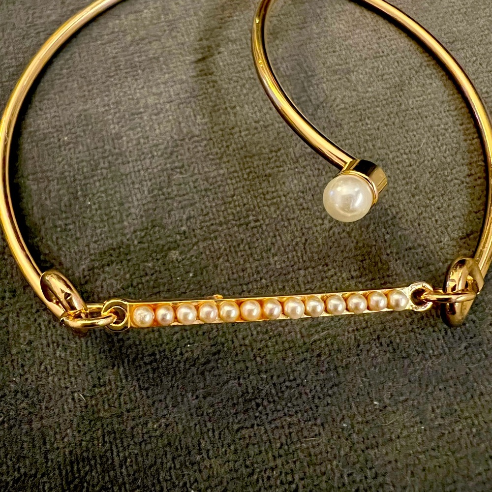 2 pearl bracelets for $18 - Picture 3 of 3